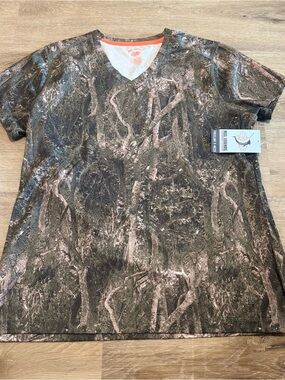 Reel Legend Womens V-Neck Short Sleeve Shirt in Camouflage